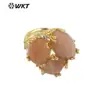 WT-R448 de alta calidad, piedra natural, temperamento, sentido del diseño, 3 piedras microincrustadas, incrustación, anillo de piedra viva