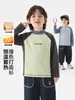 Parte superior base de invierno para niños, estilo europeo, bloques de color, cálida, nueva ropa infantil 2026, ropa de invierno para niños y bebés, moderna