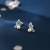 Pendientes de Media Mariposa de Perla de Plata S999 Estilo Nuevo 2025 Pendientes de Mariposa Huecos Retro Venta al por Mayor