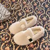 Ropa exterior versátil de invierno, zapatos de algodón simples de suela plana, forrados de felpa, nuevo estilo para 2026, cálidos y mullidos, diseño de slip-on para mujer