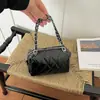Bolsa de Mão com Alça Bordada Acolchoada Estilo Coreano de Luxo para Mulheres 2026 Nova Chegada Primavera Bolsa de Ombro Única Transversal para o Trabalho