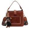 Bolso retro de alta gama para mujer, nuevo estilo coreano 2024, moderno bolso bandolera de hombro, diseño de nicho, bolso tipo cubo portátil