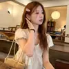 Camisa Feminina Estilo Suave Decote V Patchwork de Renda Retrô 2026 Novo Verão Manga Bufante Babydoll Solto