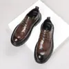 Couro Genuíno Masculino Brogue Esculpido Novos Sapatos de Couro Casuais Versáteis Moda Casamento Noivo Sapatos de Couro