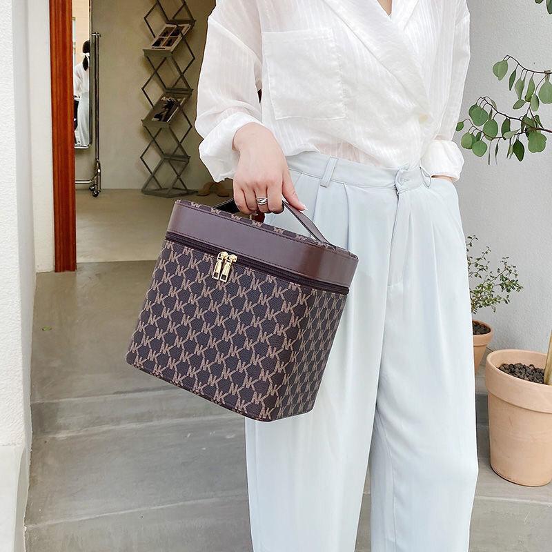 便携皮质化妆包收纳包大容量硬壳化妆品收纳盒旅行韩国小号手提箱