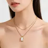 Collar Blanco Rectangular de Acero de Titanio con Perla Madre de Doble Capa Estilo Coreano para Mujer, Collar de Clavícula Dorado Versátil de Gama Alta de Nicho