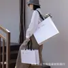 Bolsa de Papel Tipo Satchel para Tienda de Ropa de Alta Gama Bolsa Satchel Negra sin Pliegues Bolsa de Papel con Logo Personalizado Bolsa Satchel Universal para Centro Comercial