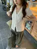 Camisa blanca de manga corta estilo coreano con cuello en V fruncido para niñas, top suave y texturizado de manga abullonada para verano, estilo coreano, ins