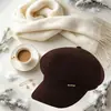 Sombrero de moda coreano para mujer de otoño e invierno, circunferencia de cabeza grande, adelgazante de cara, gorra de pico de pato, boina retro británica de rayas finas