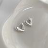 Pendientes sencillos de estilo retro de metal plateado brillante con hebilla de amor, estilo femenino, ligeros, de lujo, de alta gama, estilo moderno.