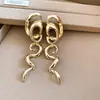Brincos Pendentes Irregulares de Metal Prata Agulha Cruzados Europeus e Americanos, Brincos de Luxo Leve de Alta Qualidade, Acessórios de Orelha Fashion Simples Retrô