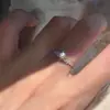 Anel Zircônia Redondo Super Brilhante Estilo Coreano e Japonês para Mulheres, Luxo Leve, Alto Padrão, Exquisito, Anel de Dedo Indicador Fresco e Discreto, Joias de Design de Nicho