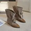 Primeiro Encontro Ji Dongqiu Novo Retro Bico Fino Cadarço Cano Alto Botas Curtas Moda Feminina Botas Western Salto Escondido Botas Empilhadas