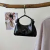2026 Verão Novo Alta Qualidade Cor Sólida Estilo Coreano Fashionável Carta Temperamento Trabalho Deslocamento Personalidade Bolsa de Ombro Único Sob o Braço