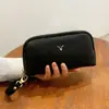 Bolsa de mão feminina em couro genuíno 2025 novo modelo versátil simples casual bolsa para celular fabricante atacado couro bovino de camada superior porta-moedas