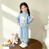 Conjunto de Lã Forrado para Meninas Outono e Inverno Estilo Coreano Tendência Novo Desenho Animado Moletom de Manga Longa Calça Jogger Conjunto Elegante de Duas Peças