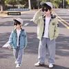 Jaqueta com Capuz Moda Primavera para Meninos 2026 Outono Nova Jaqueta Bonita Estilo Coreano Infantil Cardigan com Capuz Xadrez