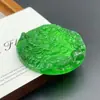 Colgante de Dragón Auspicioso Tipo Hielo Color Jade Esmeralda de Cuarcita al por Mayor