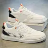 Zapatillas deportivas versátiles de piel transpirables para hombre, otoño 2026, nuevas zapatillas deportivas casuales blancas para estudiantes