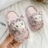Chinelos de Algodão para Meninas 2026 Outono/Inverno Novos Sapatos de Casa para Interior para Meninas, Antiderrapantes, Versáteis, Fofos Chinelos Peludos
