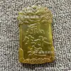 Pingente de Jade Vintage Desgastado com Três Ovelhas Simbolizando Prosperidade, Ornamento de Jade, Decoração de Pendurar Diversa Antiga, Fornecimento Atacadista para Transmissão ao Vivo da Fábrica
