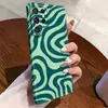 Funda de teléfono con estampado de patrón de onda fluida bicolor verde adecuada para Samsung 22+/S23 Ultra, funda rígida tipo película delgada y ligera