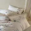 Conjunto de Roupa de Cama Elegante Floral Bordado Francês Algodão de Fibra Longa de Dupla Torção Anos 50 Amigo da Pele Textura Delicada Conjunto de Quatro Peças