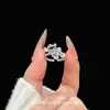 Nuevo anillo de moda de alta gama versátil estilo vintage con forma de estrella y diamantes, lujo ligero, anillo personalizado único y lujoso