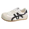 Zapatos de Mujer de Suela Plana 2026 Nuevos Zapatos Deportivos Casuales de Principios de Primavera Zapatillas Blancas Versátiles Zapatos de Entrenamiento Alemanes Zapatos de Skate