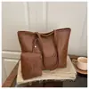 Bolsa Tote Minimalista Estilo Coreano para Mulheres 2025 Novo Modelo Versátil de Nicho Bolsa de Ombro Bolsa de Axila Retro de Camurça