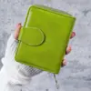 2023 Transfronteiriça Nova Carteira Curta Feminina Couro de Cera de Abelha Vintage Porta-moedas com Fivela Bolsa de Moedas Carteira Pequena Feminina