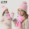 Conjunto de Tres Piezas Transfronterizo Europeo y Americano para Niños (Gorro, Bufanda y Guantes), Nuevo Estilo Otoño e Invierno, Gorro de Bebé con un Pompon