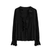 Novidade para o Outono 17/8 Outono Inicial Camisa Feminina de Manga Longa em Viscose com Decote V Francês, Laço, Babados e Caimento F1073