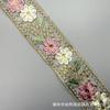Vestido Étnico de Renda com Bordado Computadorizado Bai Xi em Estoque, Decoração no Decote, Acabamento em Tubinhos de Miçangas e Cinto com Código de Barras