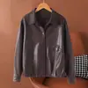 Roupas femininas estilo europeu e americano transfronteiriças nova coleção outono 2026: gola lapela, casaco de pele de carneiro com cinto, blusa plus size