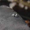 Pendientes de Plata Hechos a Mano Estilo Tailandés Chiang Mai Moda Minimalista Corazón Mate Escarchado Forma de Corazón Pendientes de Tachuela Corazón Tridimensional Plata S925