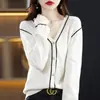 Suéter de Lana con Bloques de Color y Cuello en V Estilo Chanel Otoño 2026 Nuevo Cárdigan de Punto para Mujer Camisa Base Versátil y Elegante