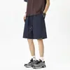 Shorts casuais azuis-marinho com corte enviesado estilo americano para homens, calças de seda gelada de secagem rápida para o verão com um toque jovem e corte solto