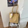 Bolsa Saco de Grande Capacidade Transfronteiriça para Mulheres, Nova Padrão Trançado para o Verão de 2026, Bolsa para o Trabalho, Bolsa de Ombro Versátil e Fashion