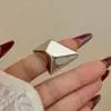 Anel de Metal Brilhante Irregular em Forma de Losango Estilo Bv Francês, Anel de Gelo Personalizado de Rua Europeu e Americano de Alta Qualidade