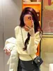 Suéter de punto gris de cuello redondo estilo coreano para mujer, único, hermoso y exquisito, suéter de longitud corta para otoño e invierno, adecuado como top de capa base