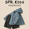 Conjunto de Roupas Leves de Verão com Capuz Xadrez para Proteção Solar 2026 Novo Estilo Coreano de Verão Jaqueta Infantil e Calça de Cor Sólida
