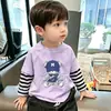 Camiseta de manga comprida para meninos, estilo primavera e outono, para crianças mais velhas, novo modelo 2026, algodão puro, respirável, camiseta base infantil casual de duas peças falsas