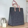 2026 Ano do Cavalo Bolsa de Feltro Novo Estilo Chinês Bolsa de Presente Vermelha Bolsa Tote para Reunião Anual da Empresa com Impressão de Logo