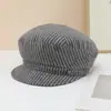 Sombrero de moda coreano para mujer de otoño e invierno, circunferencia de cabeza grande, adelgazante de cara, gorra de pico de pato, boina retro británica de rayas finas