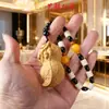 Pieza de mano tallada en sándalo dorado con forma de cacahuete, Colgante de llavero portátil, Artesanías de madera de sándalo rojo