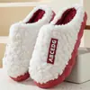 Pareja de celebridades de internet otoño e invierno pantuflas de algodón para hombre uso en interiores en casa cálidas engrosadas zapatos postparto pantuflas de pelo para exteriores para mujer
