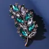 Broche de Hoja de Cristal de Aleación Elegante de Gama Alta Estilo Coreano, Pin de Accesorio Exquisito y Versátil para Vestido Jersey de Mujer