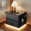 Mesita de noche inteligente para dormitorio del hogar, nuevo modelo 2026, lujo ligero con sensación de alta gama, gabinete popular de madera maciza con carga inalámbrica para dormitorio principal