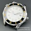 Relógio masculino estilo executivo com movimento chinês NH35, um modelo popular para exportação, apresentando um movimento mecânico totalmente automático e um mostrador luminoso